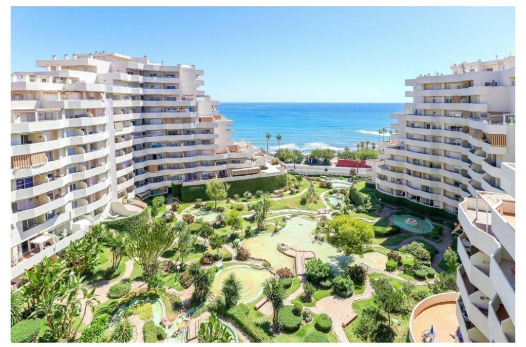 El Estudio De La Playa Benalbeach 324 Gran Terraza Vistas Al Mar Benalmádena Exterior foto